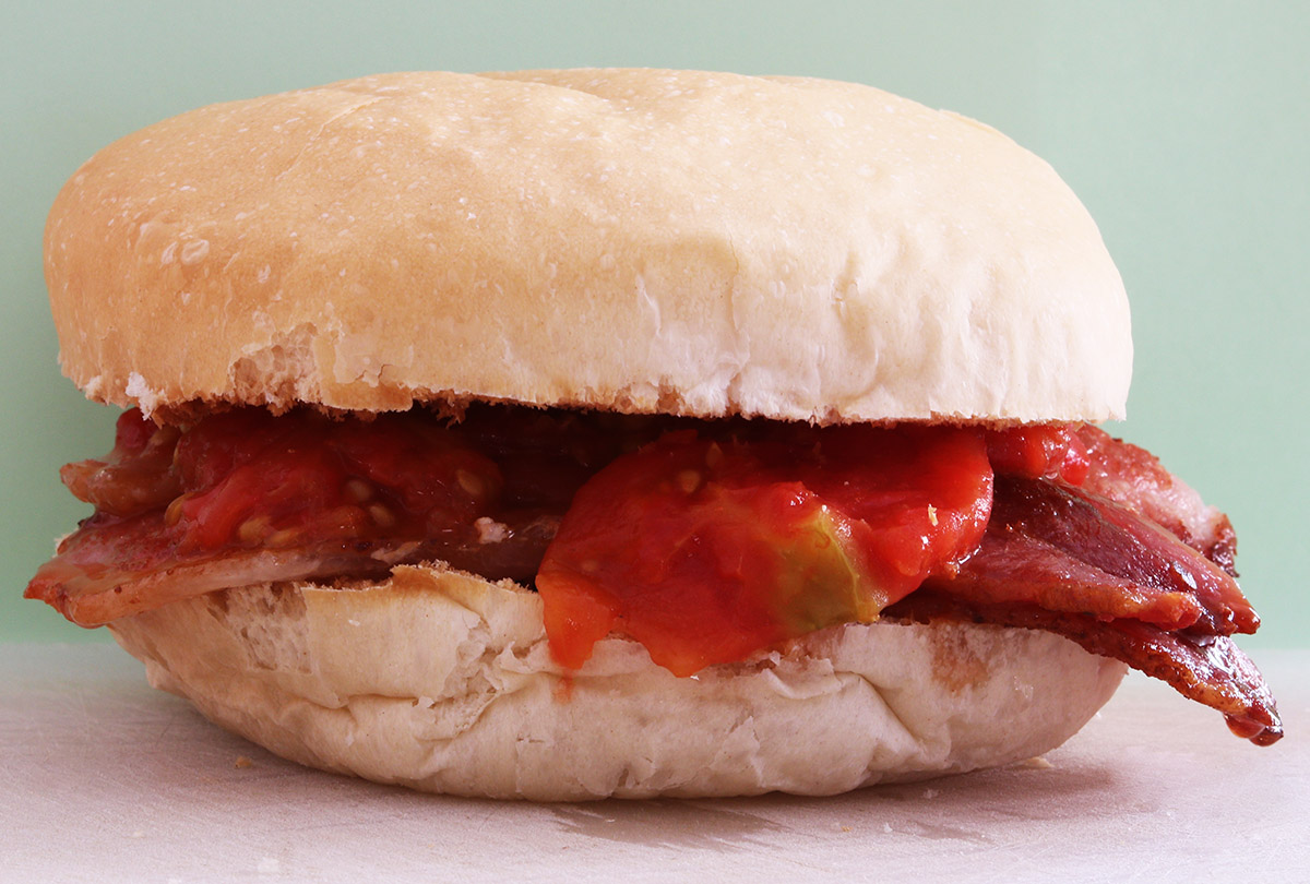 Bacon and tomato sarnie 2 s.jpg