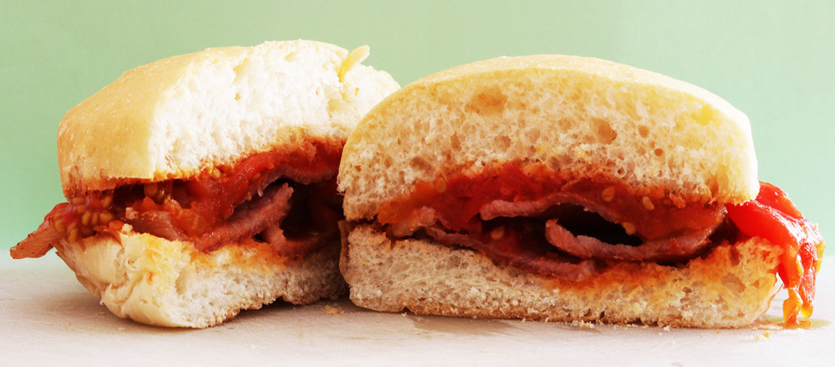 Bacon and tomato sarnie 3 s.jpg