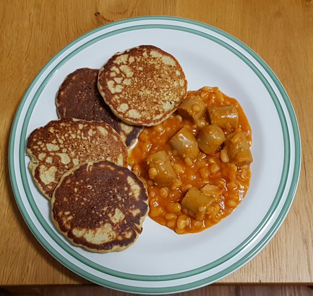 Beans and (vegan) sausage with blini