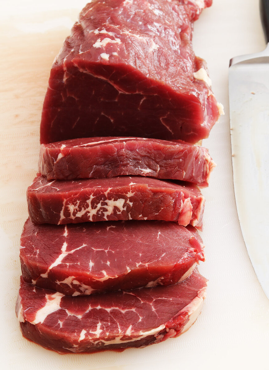 Beef fillet raw 5 s.jpg