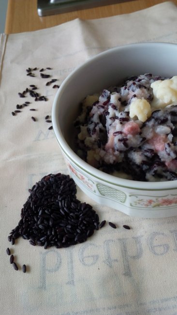 Black brown rice with cauliflower cream