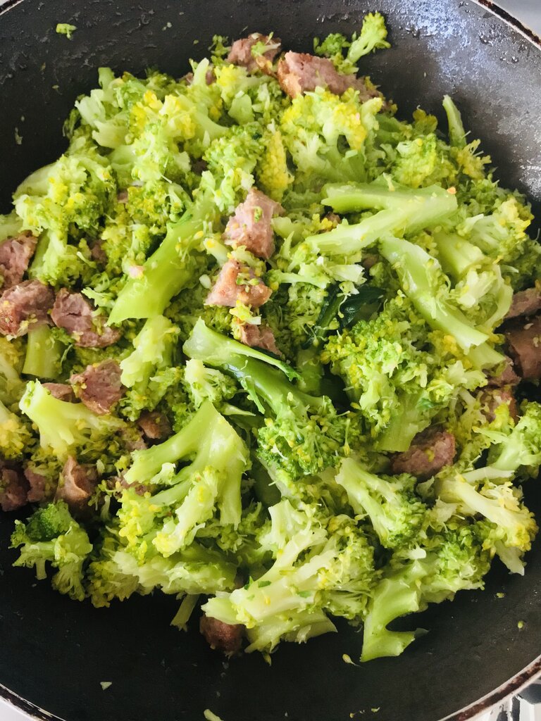 Broccoli, Italian Sausage and Chilli Flakes.jpeg