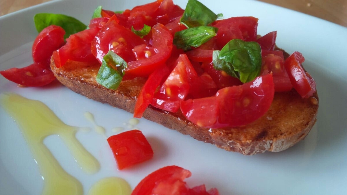 Bruschetta con pomodori.jpg