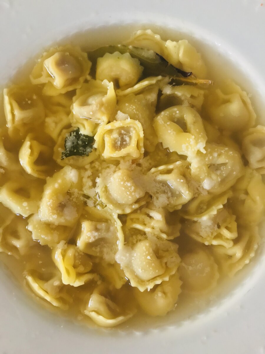 Cappelletti in brodo.jpeg