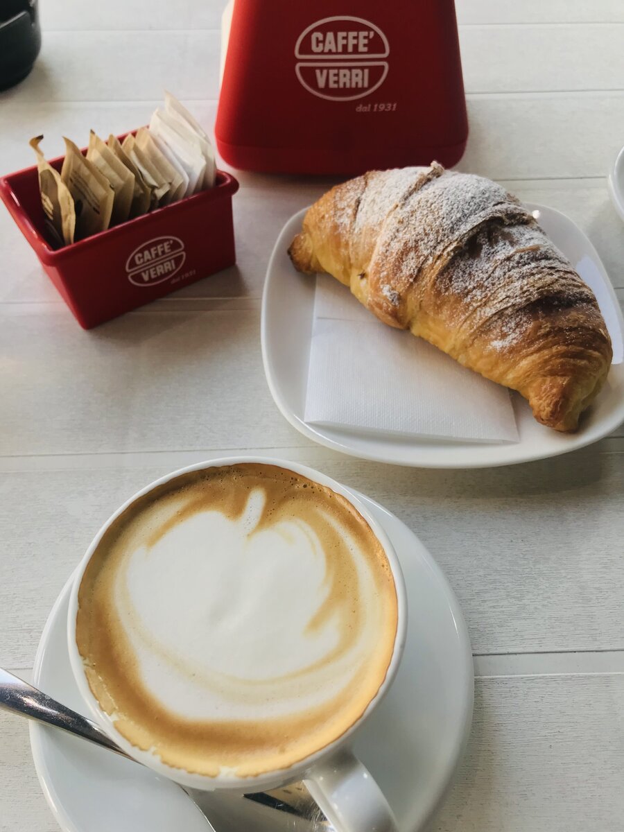 Cappuccino e Cornetto.jpeg