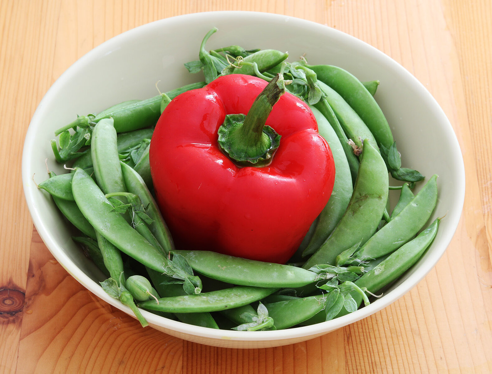 Capsicum-snowpeas s.jpg