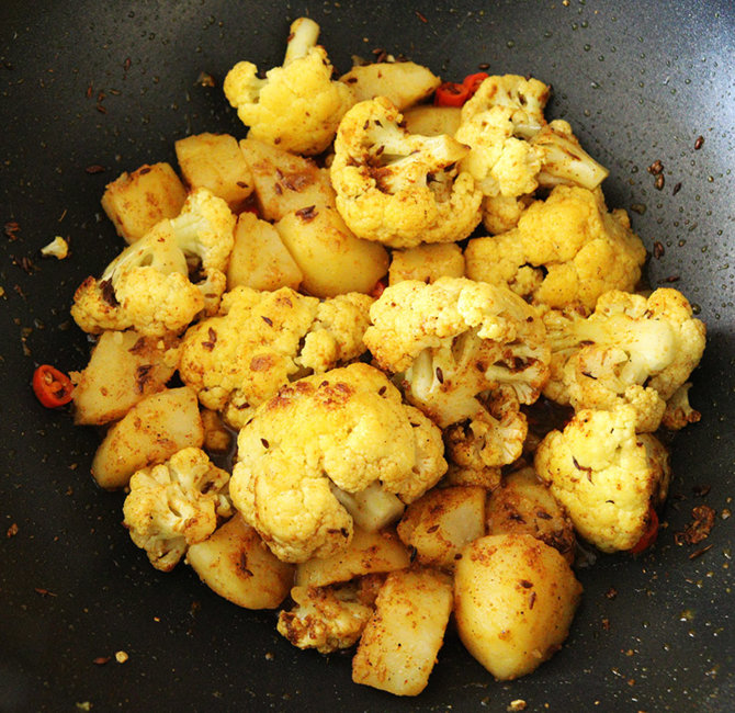 Cauliflower and potatoes
