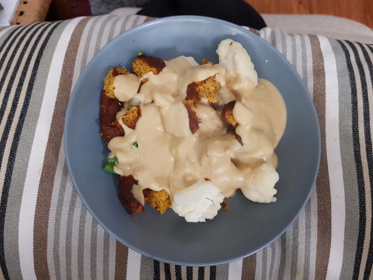 Cauliflower Cheese, veggie burger & green beans