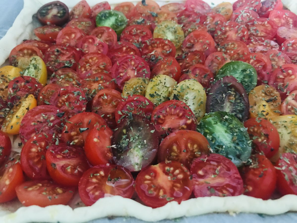 Cherry tomatoes tart - before baking.jpeg