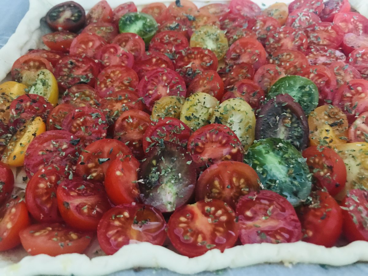 Cherry tomatoes tart - before baking.jpeg