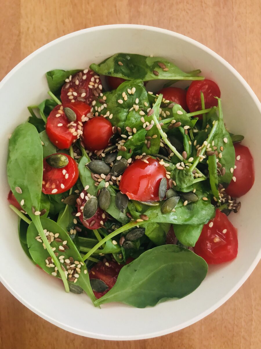 Cherry toms and baby spinach salad.jpeg