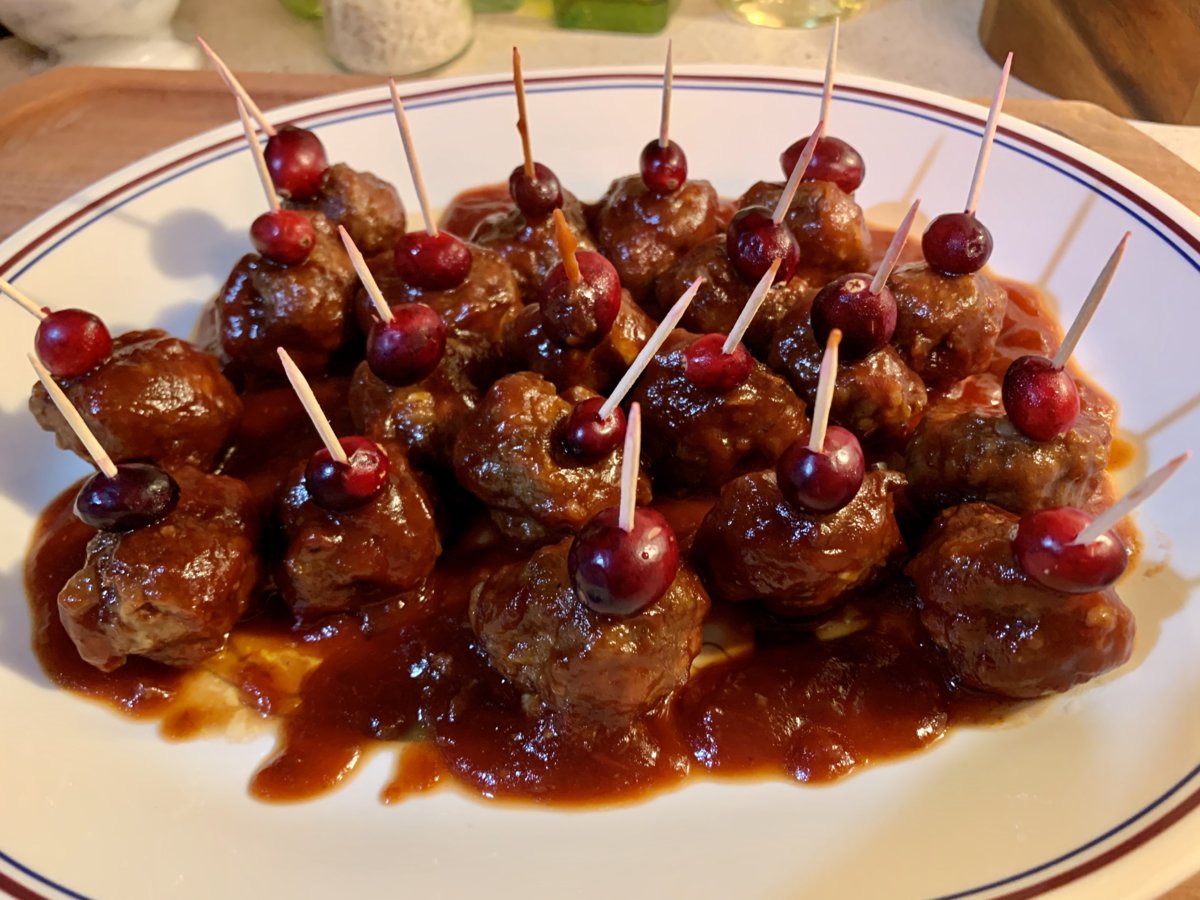 Chili-Cranberry Cocktail Meatballs