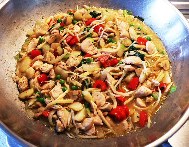 Chop suey in the wok