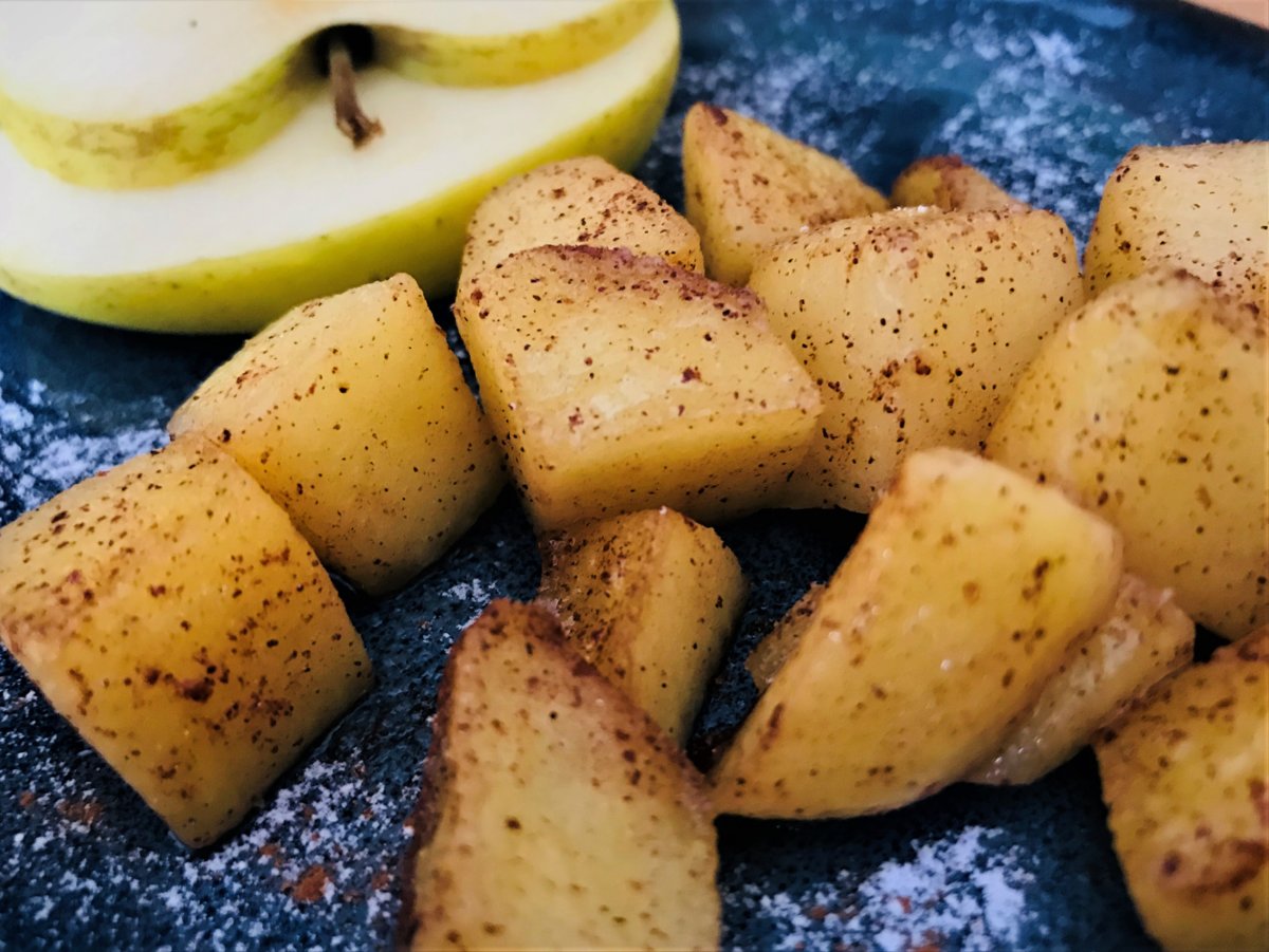 Cinnamon-flavoured apple bites.jpg