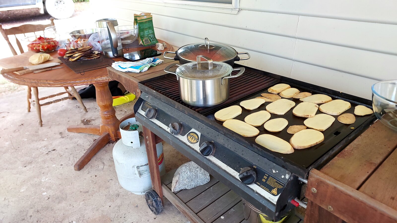 Cooking the potato slices