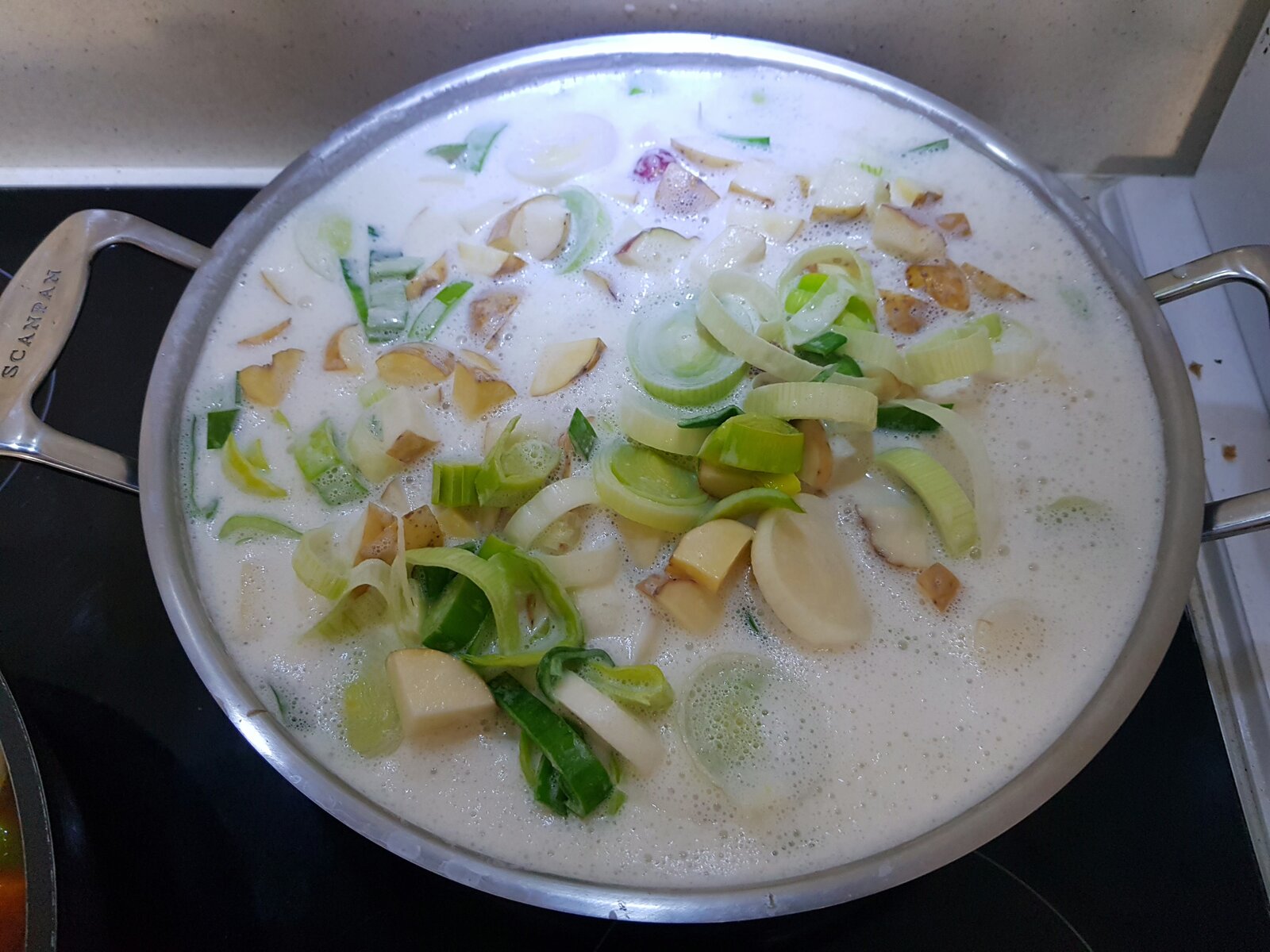 Cream of leek & potato soup