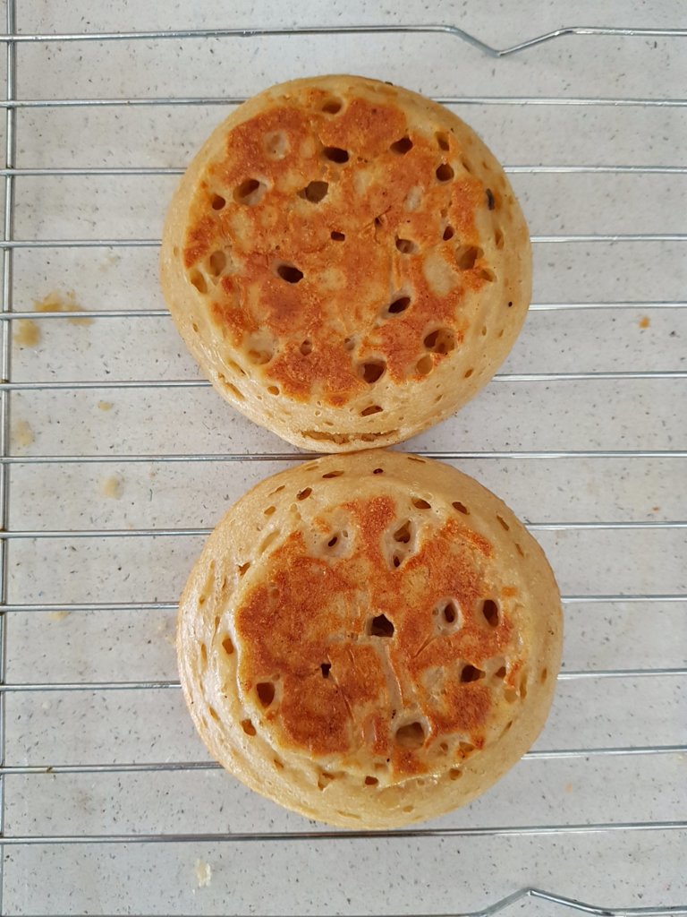Crumpets as they should look