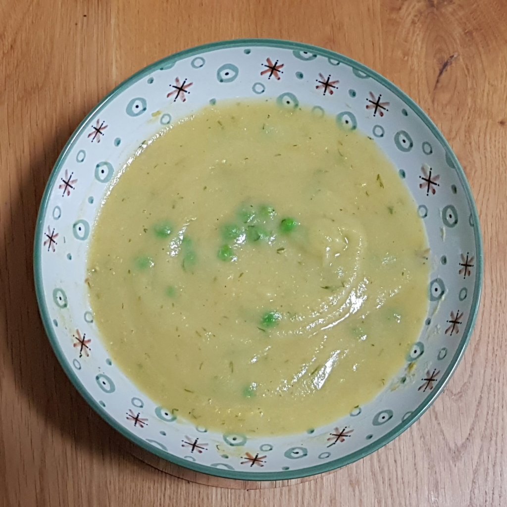 Curried cauliflower and pea soup