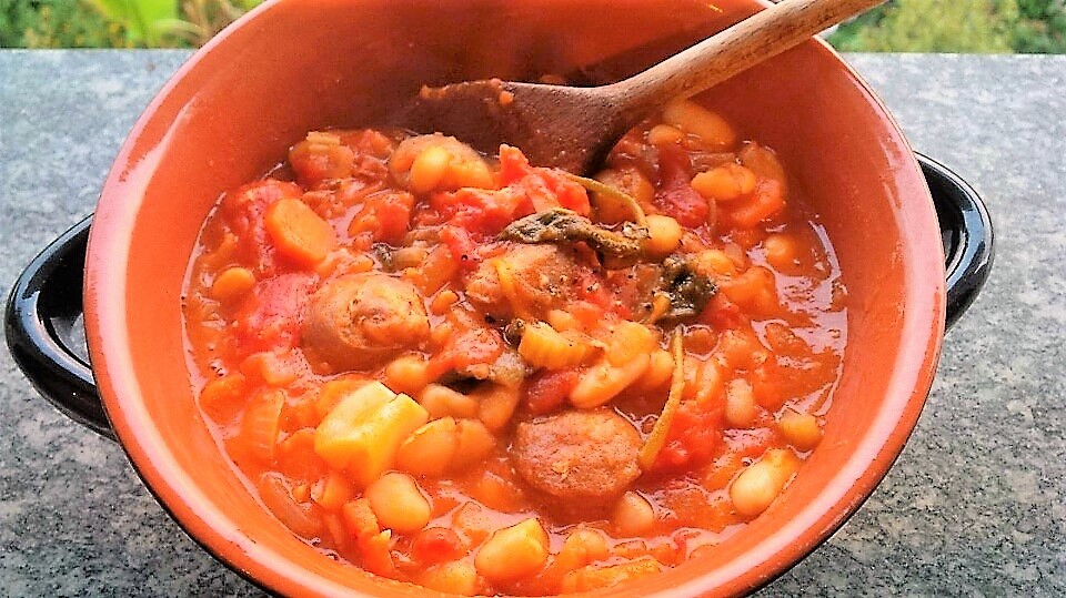 Fagioli con salsicce all'Uccelletto/Beans and sausage "at the birdie" - Tuscan recipe