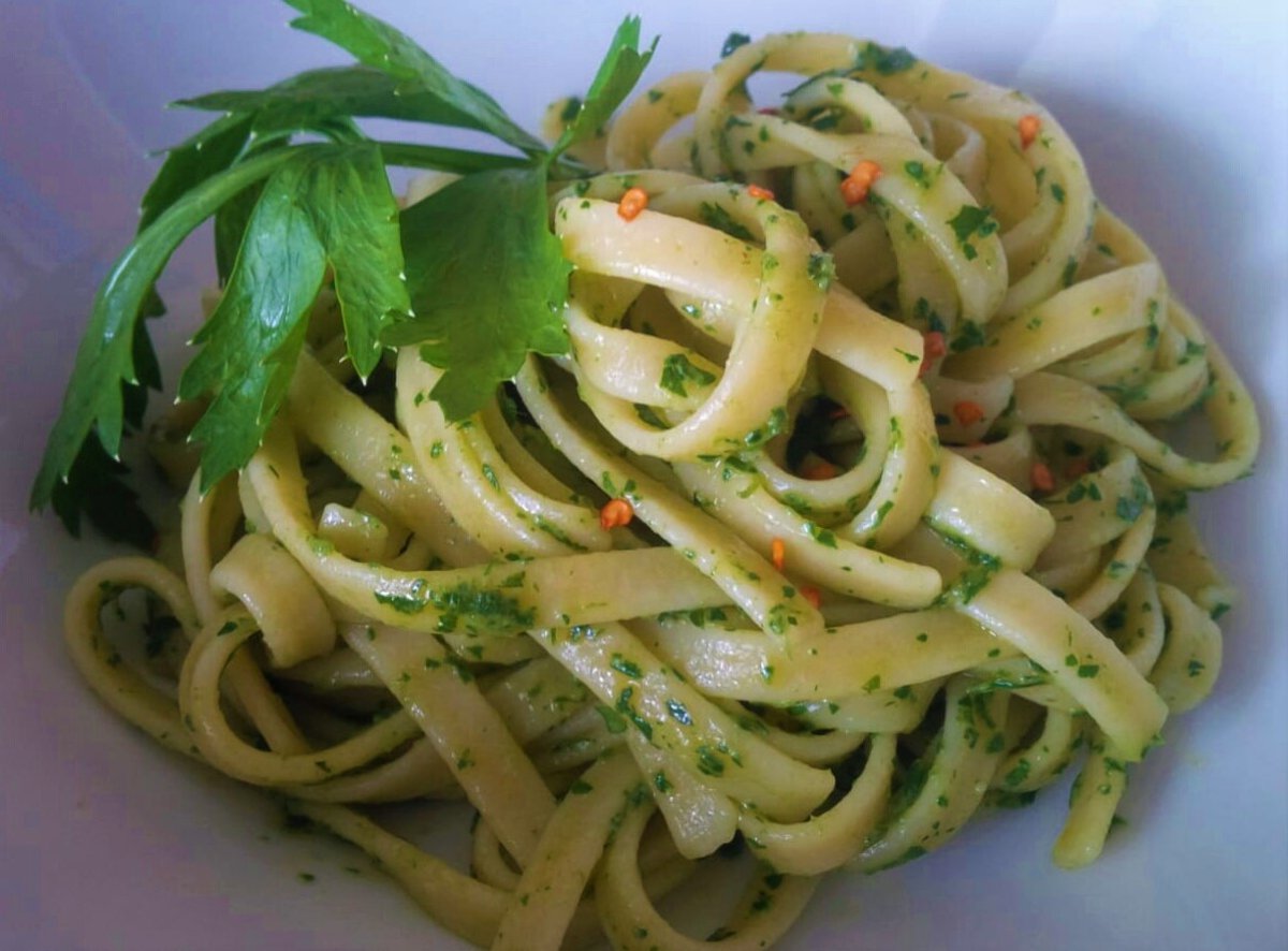 Fettuccine with celery leaves pesto