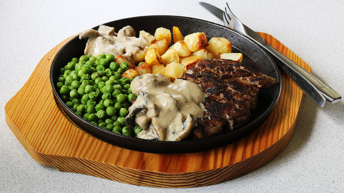 Fillet with roast potatoes s.jpg