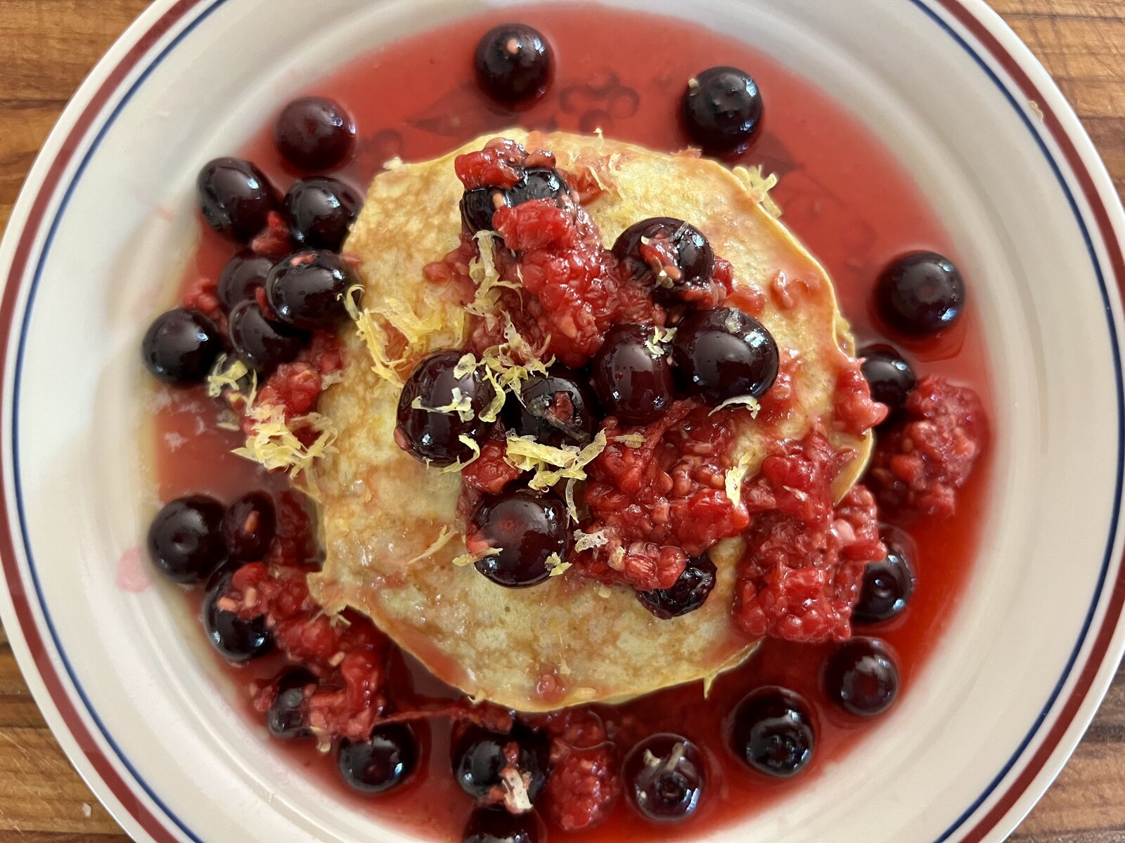 Flourless Banana Pancakes & Maple Berry Syrup