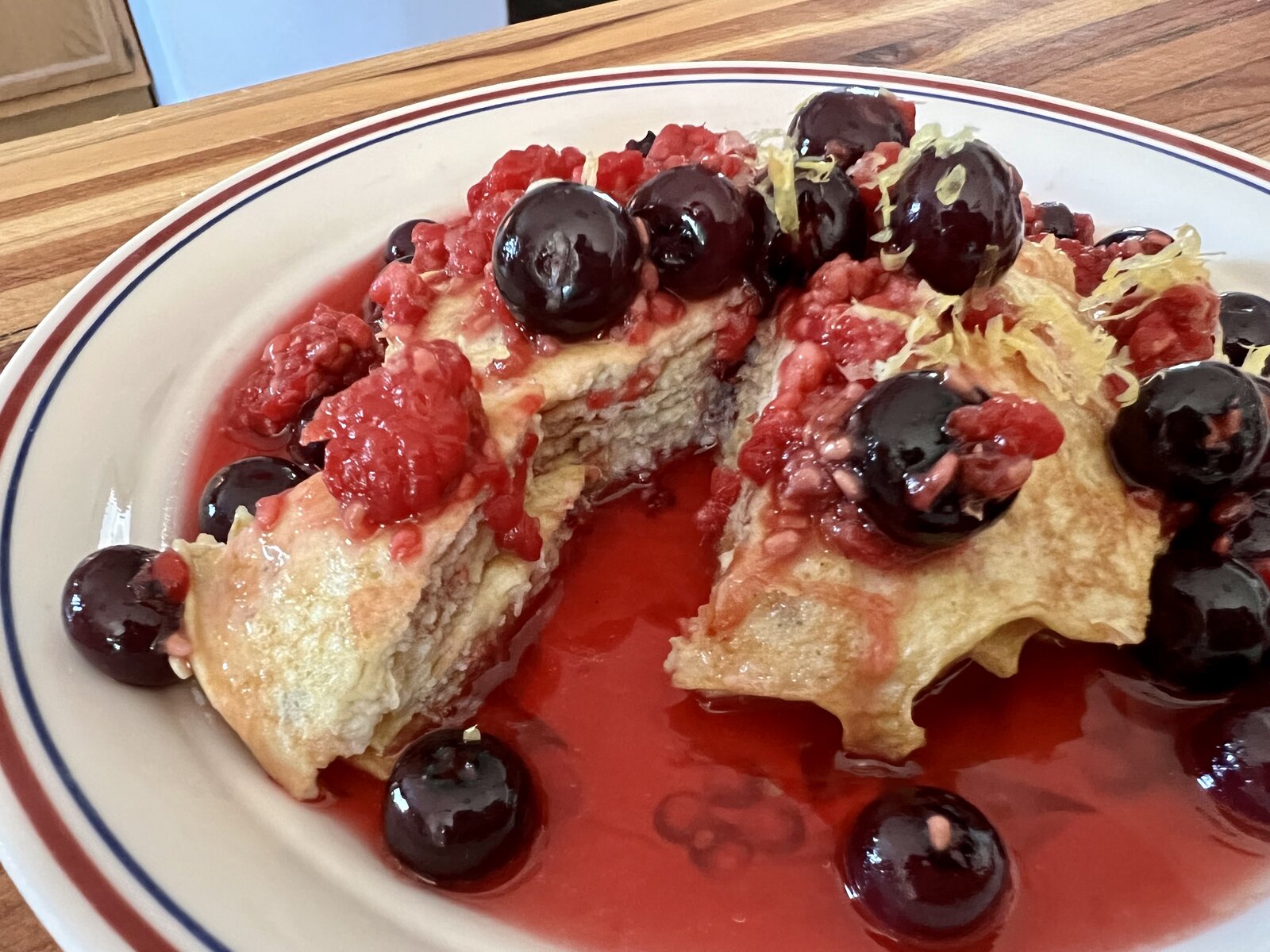 Flourless Banana Pancakes & Maple Berry Syrup