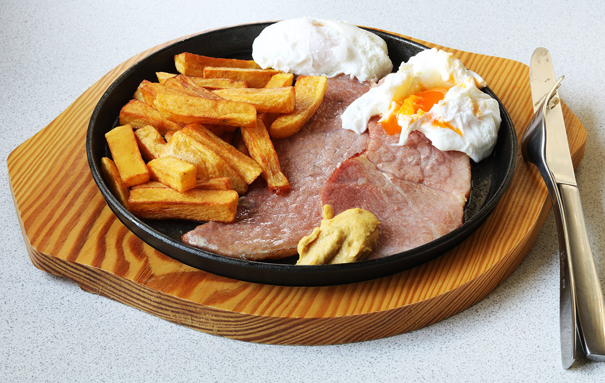 Gammon and chips egg s.jpg