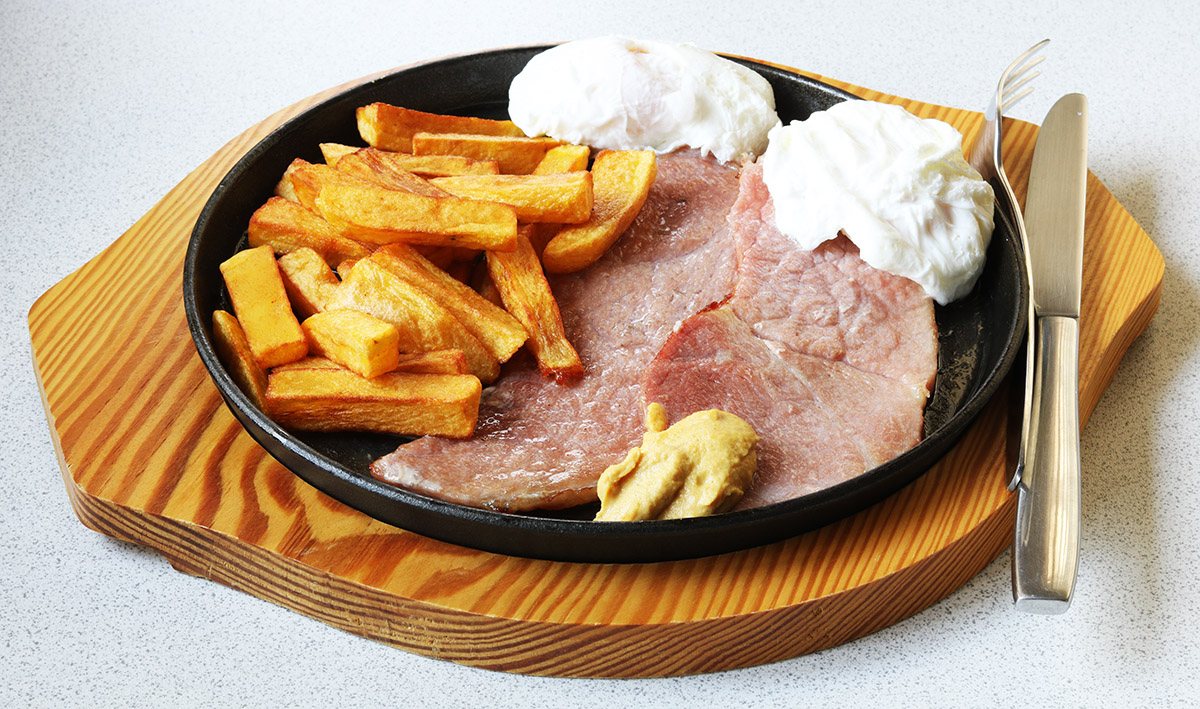 Gammon, chips poached eggs s.jpg