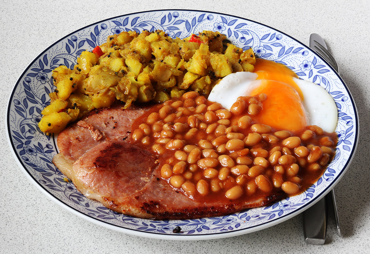 Gammon, sour potatoes, egg and beans 2 s.jpg