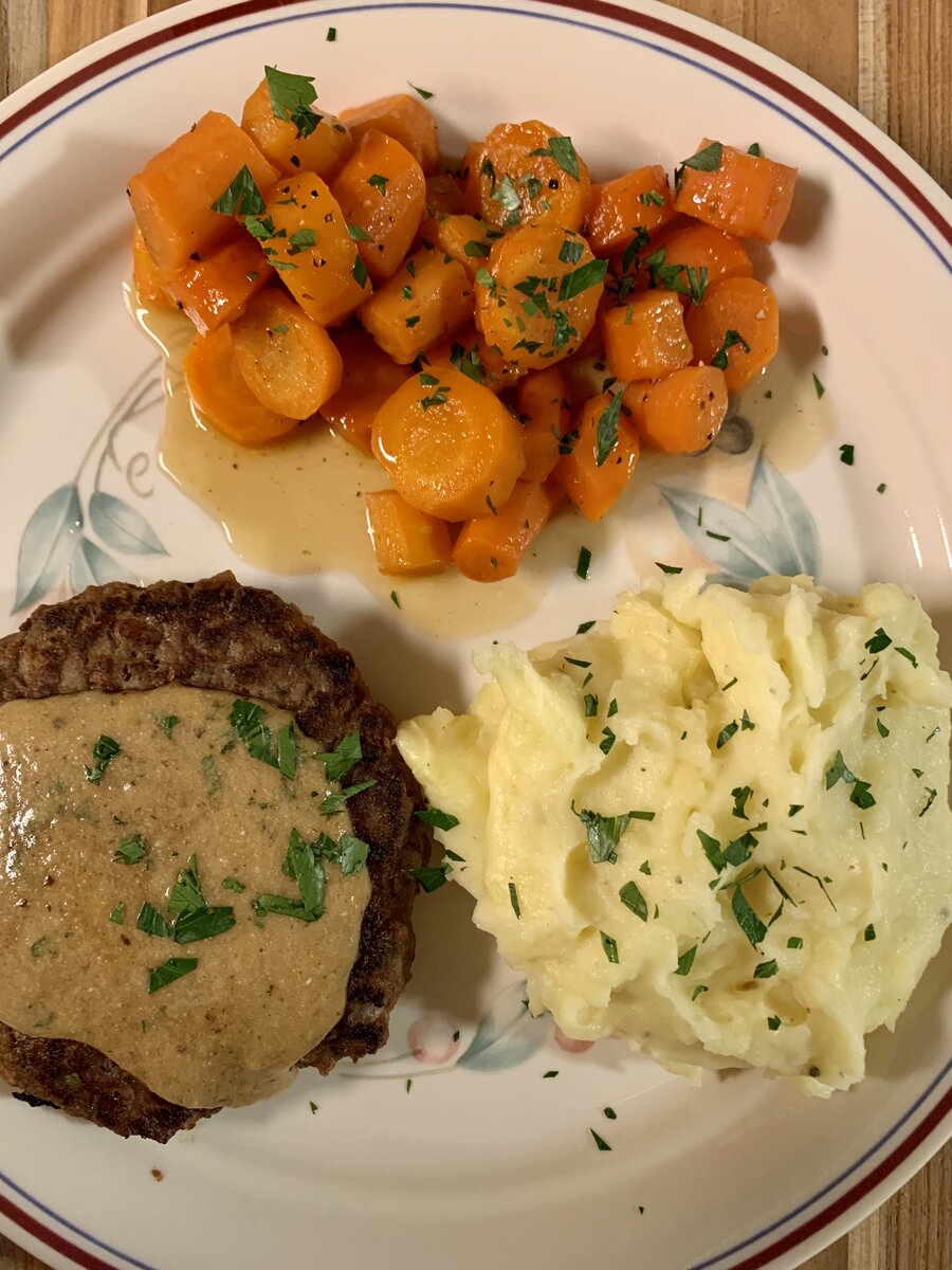 German-Style Beefsteak (Chopped Steak), Mashed Potatoes, Maple-Glazed Carrots