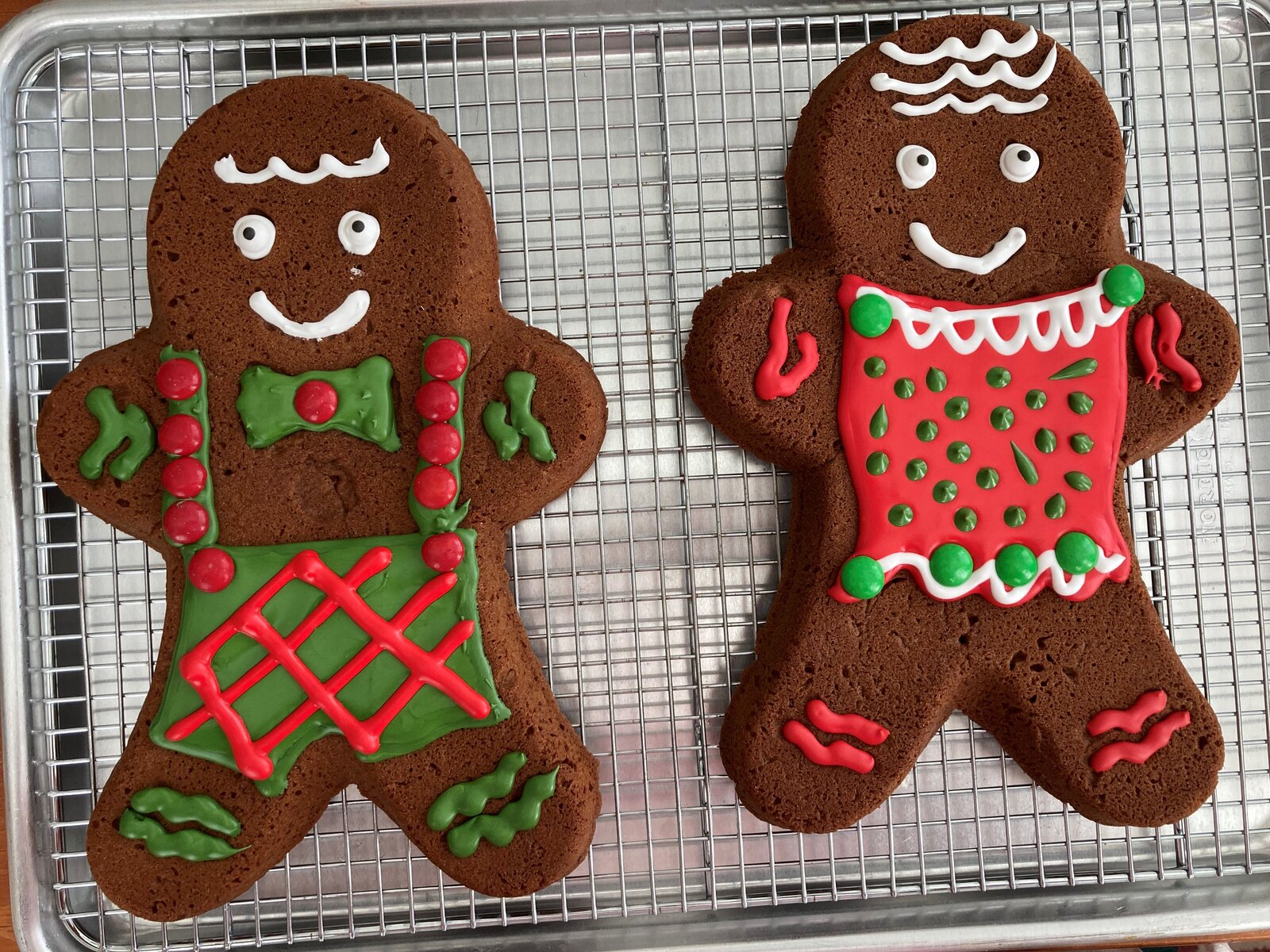 Giant Gingerbread People 2021