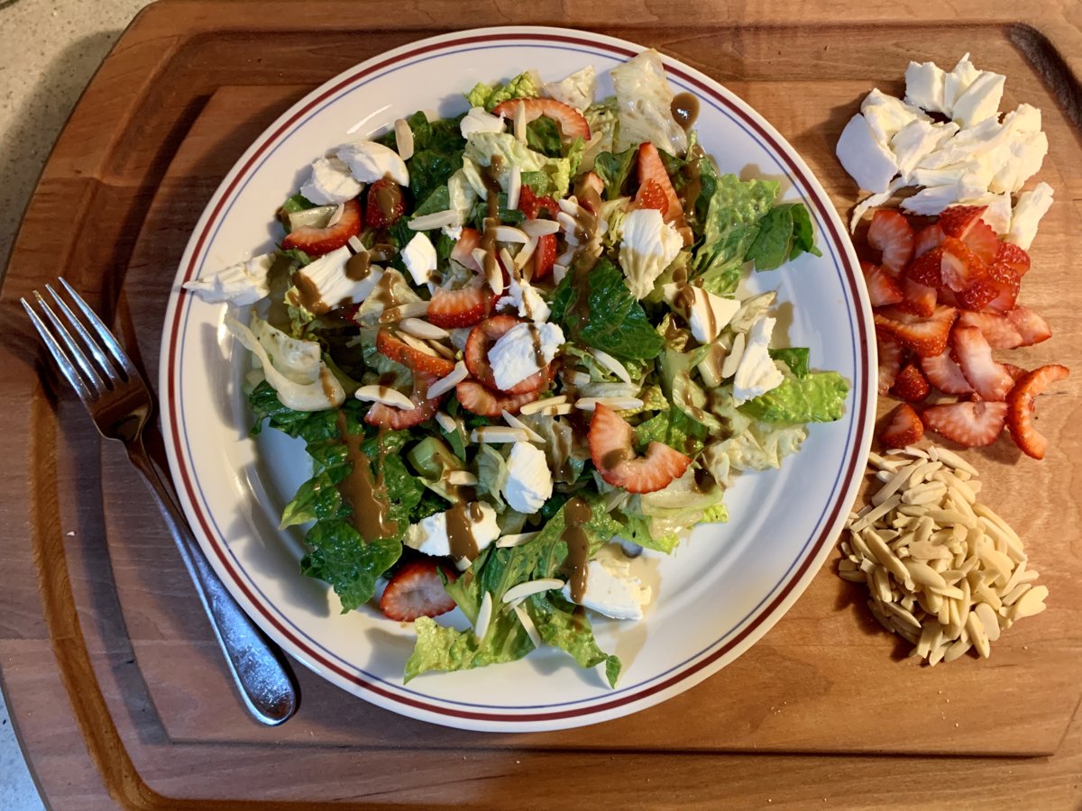 Green Salad With Greek Yogurt Dressing