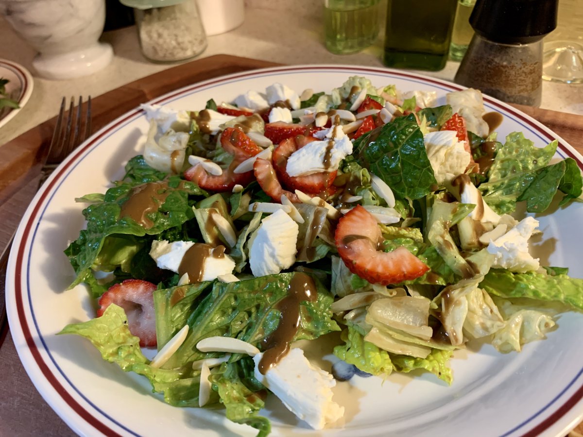 Green Salad With Greek Yogurt Dressing