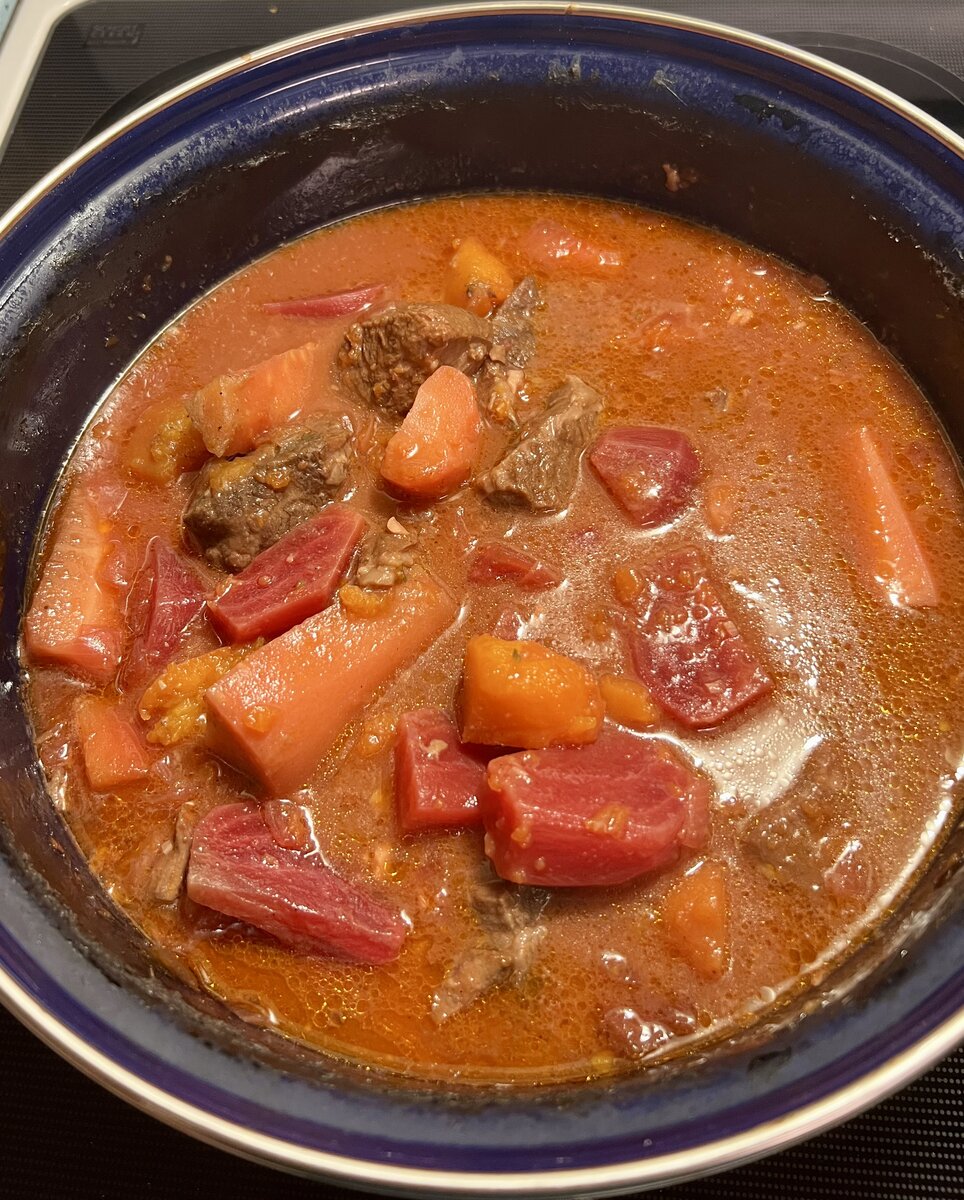 Horseradish beef-and-vegetable wine stew