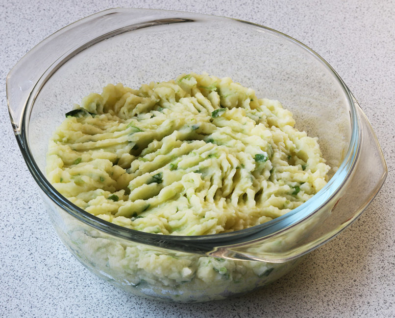 Mashed potatoes and spring onions.