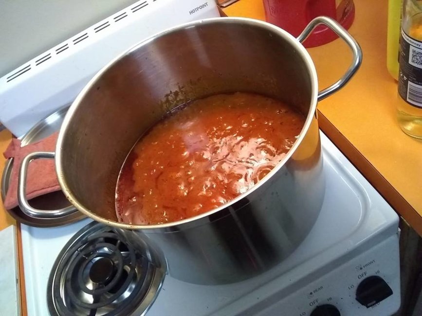 Meat sauce for spaghetti.