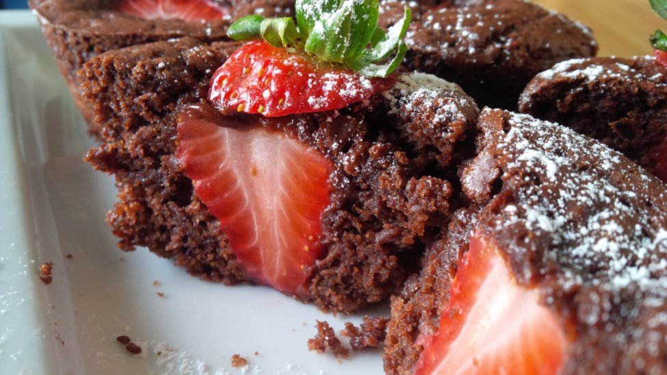 Muffins with strawberry heart