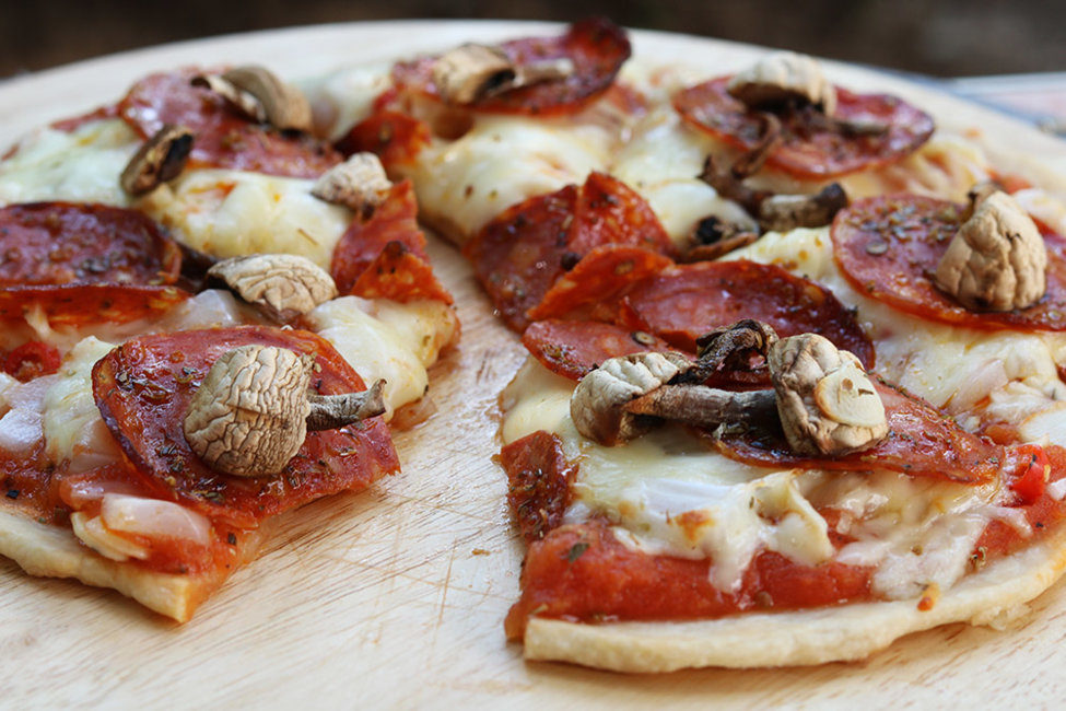 Naan bread pizza