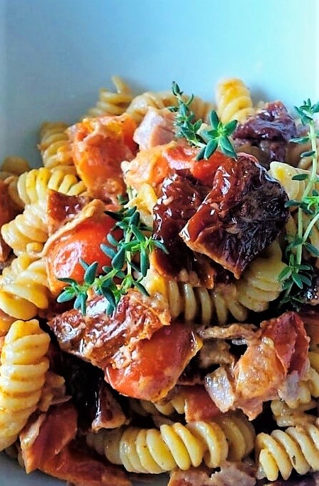 Pasta with sun-dried tomatoes and pancetta.jpg