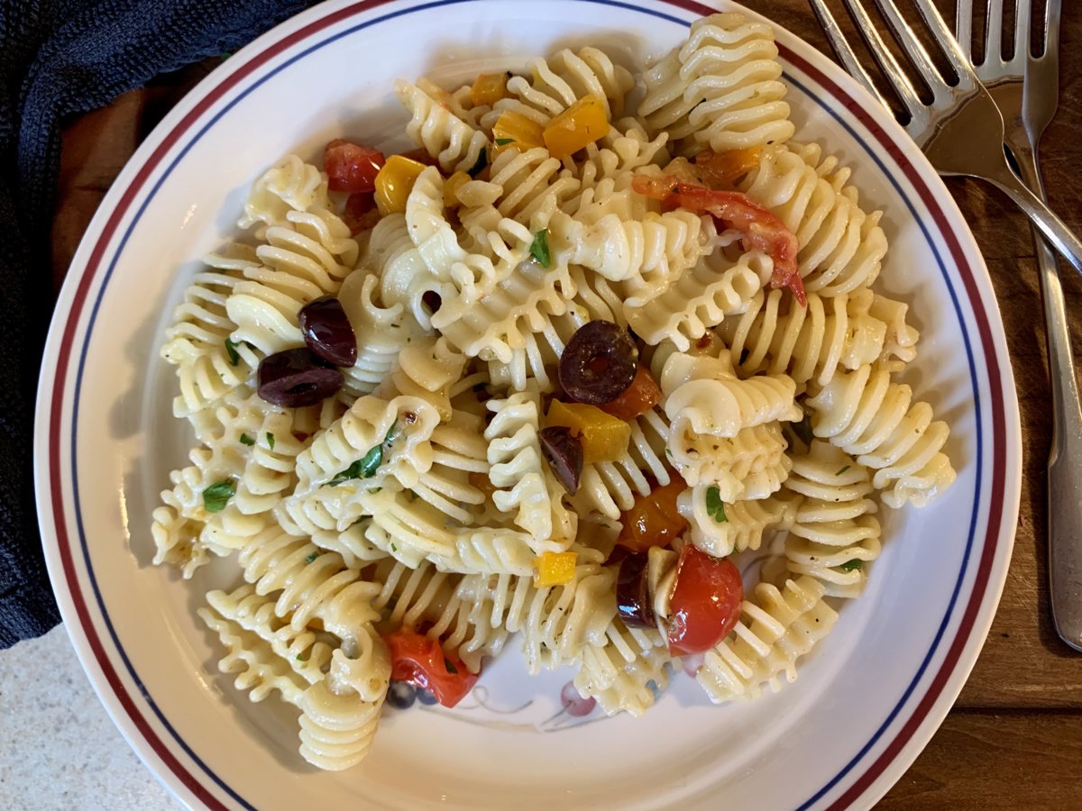 Pasta With Tomatoes, Peppers, And Olives