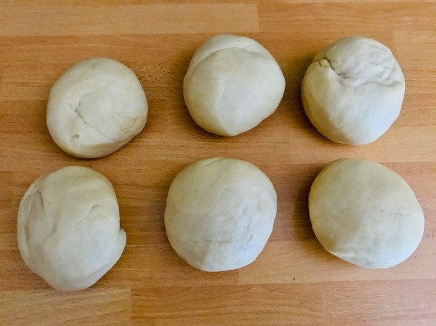 Piadina Romagnola 6 dough balls.jpg