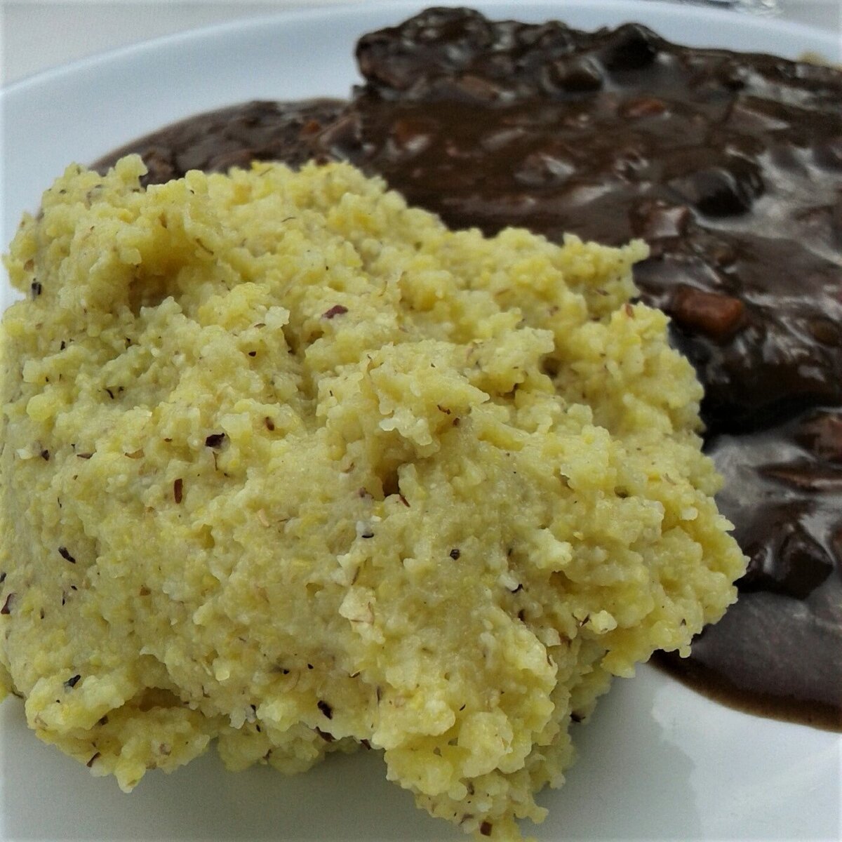 Polenta taragna e brasato.jpg