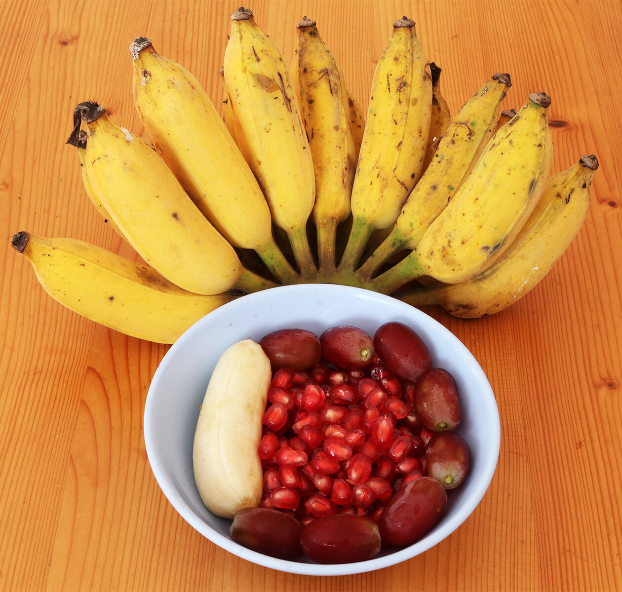 Pomegranate banana grapes 2 s.jpg