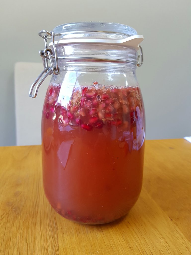 Pomegranate flavour water kefir