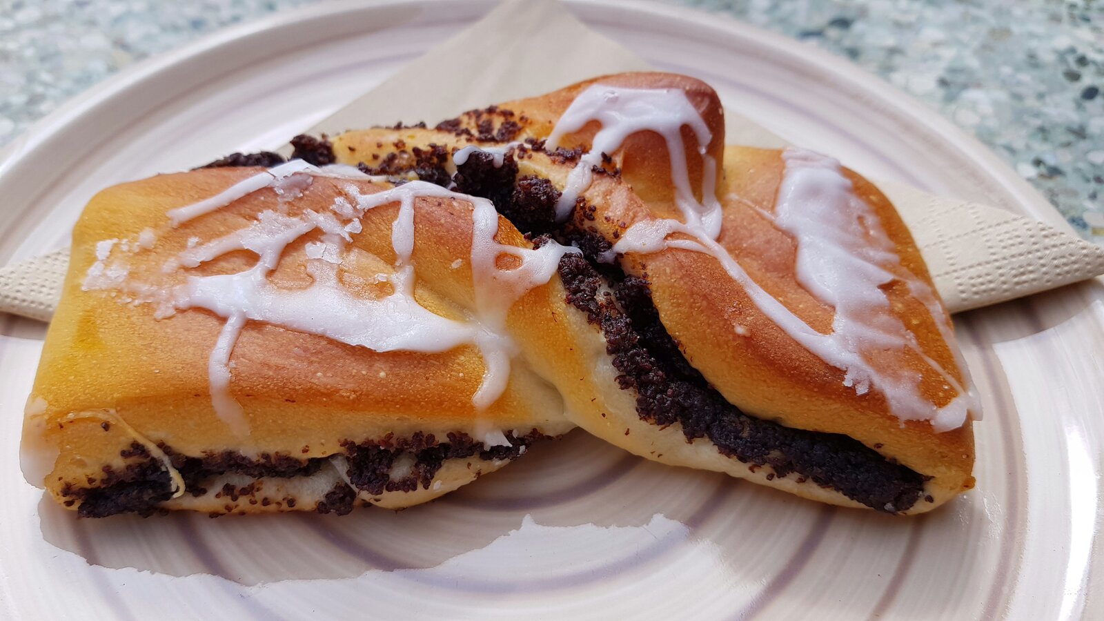 Poppy Seed bun