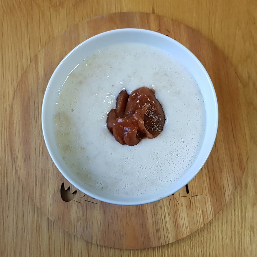 Porridge with apple butter