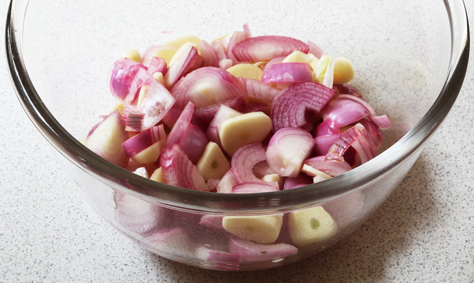 Red onions and garlic