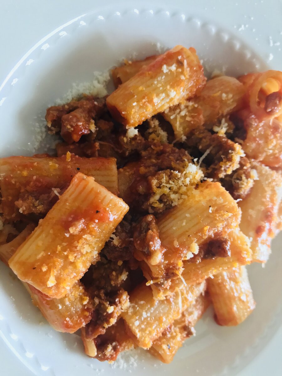 Rigatoni with minced meat in tomato sauce.jpeg