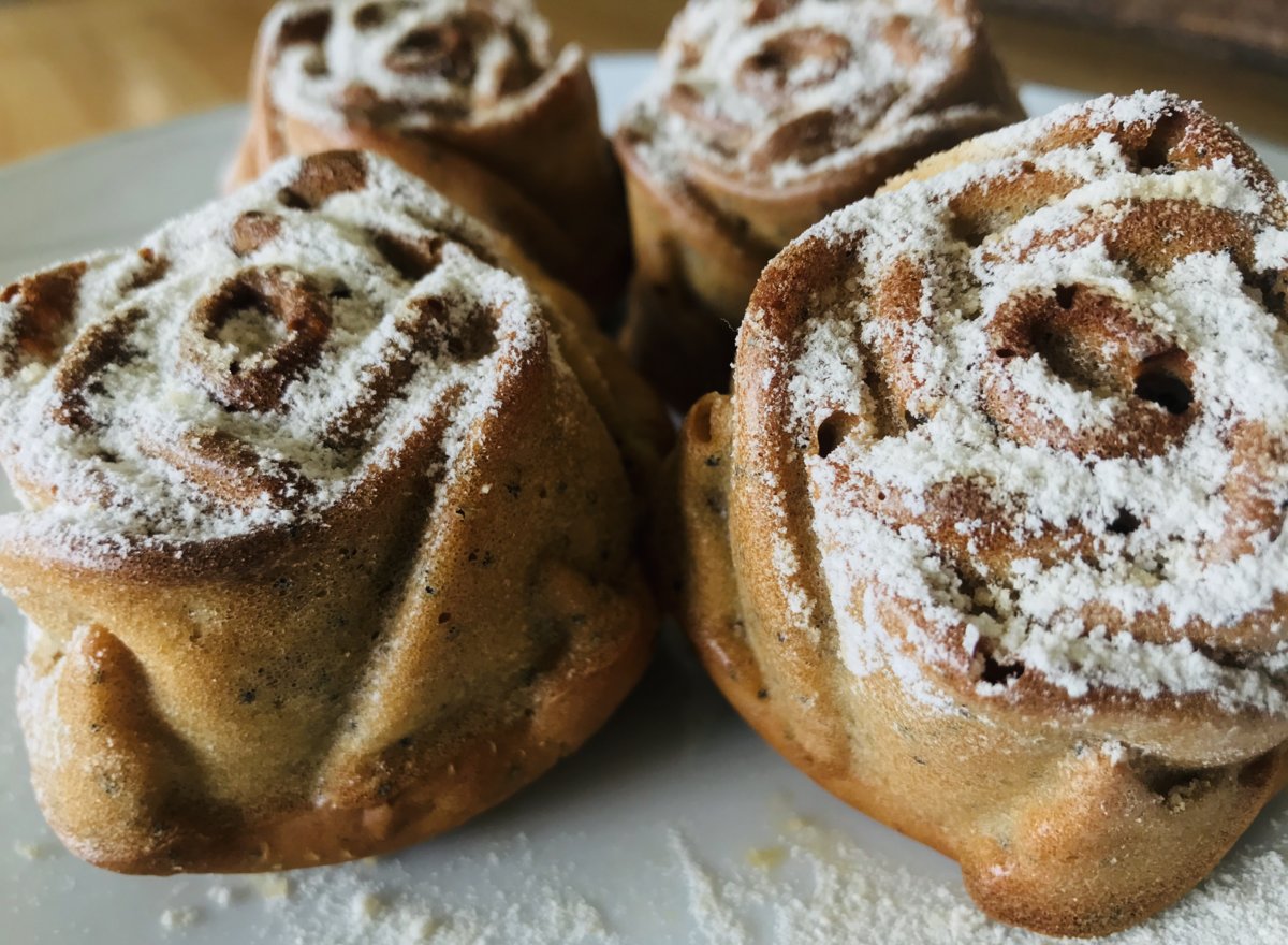 Rose-Shaped Buttermilk and Poppy Seeds Muffins.jpeg